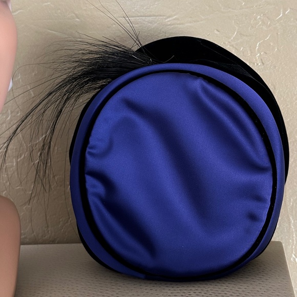 STATELY 1950s\' DESIGNER BLACK VELOUR/BLUE SATIN HAT + LONG FEATHERS main image 5